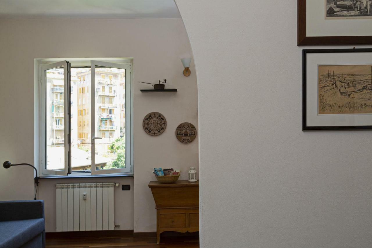 Sunny Apartment Over The Harbor Genoa Exterior photo